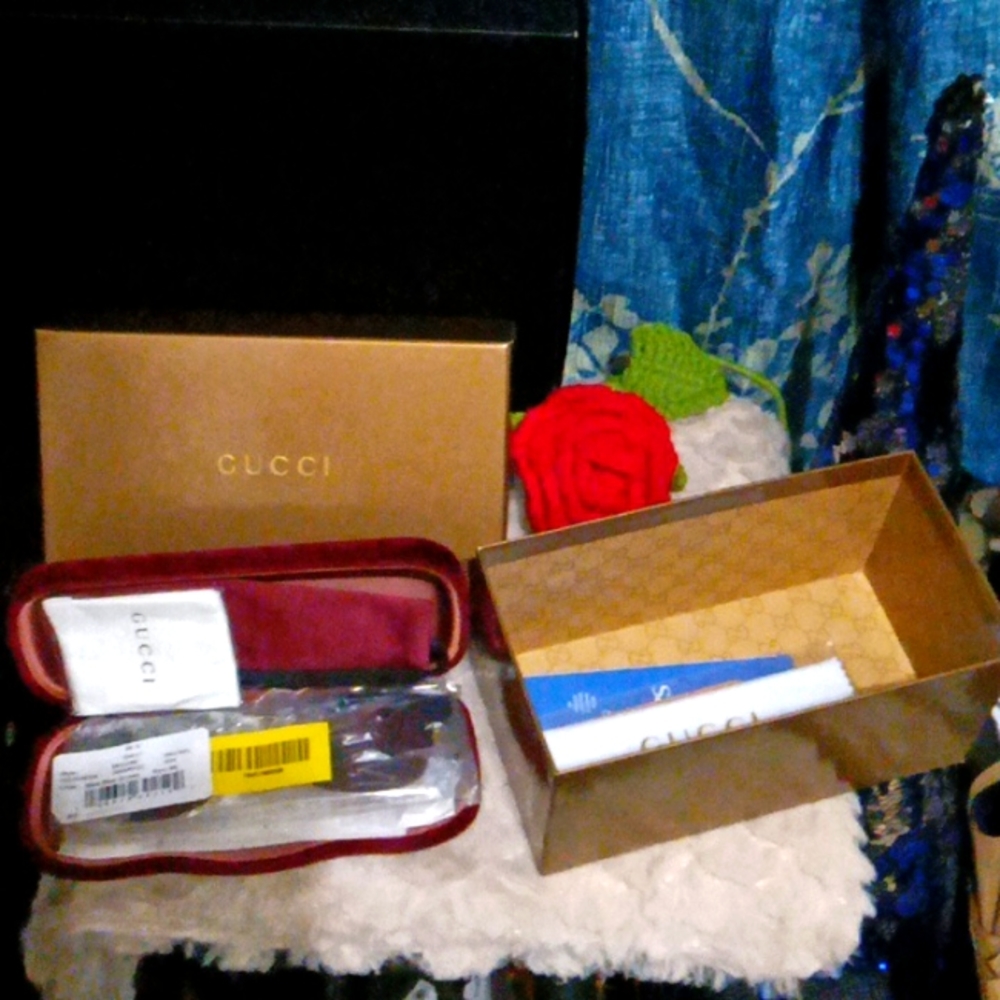 NWT authentic GUCCI sunglasses